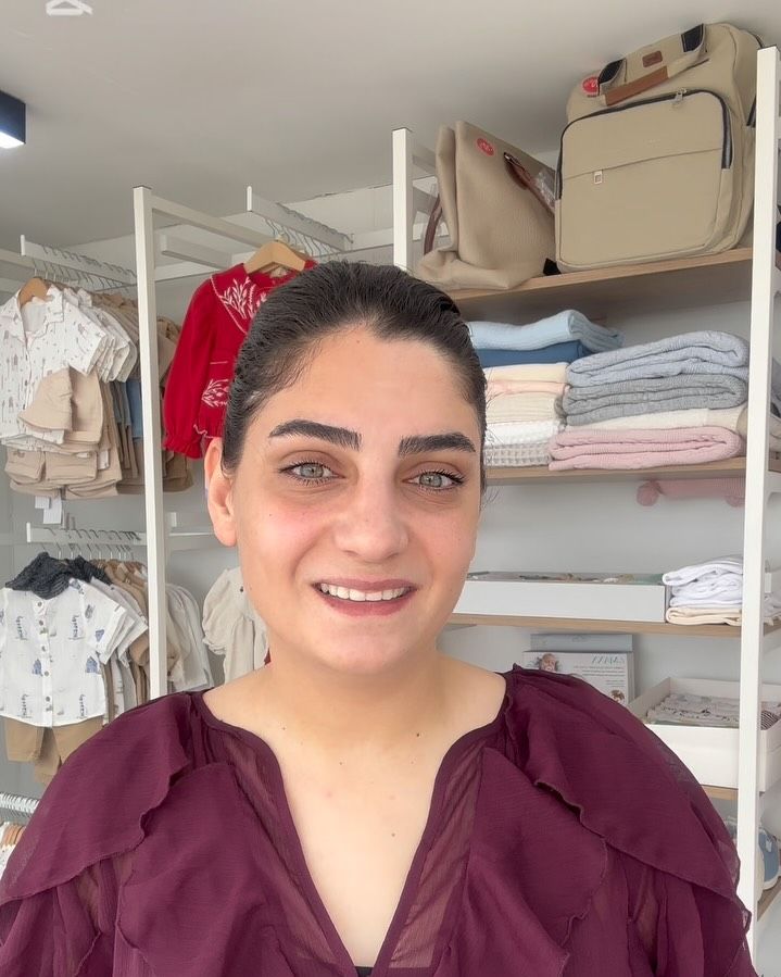 ديانا صاحبة محل طفلي داخل المحل